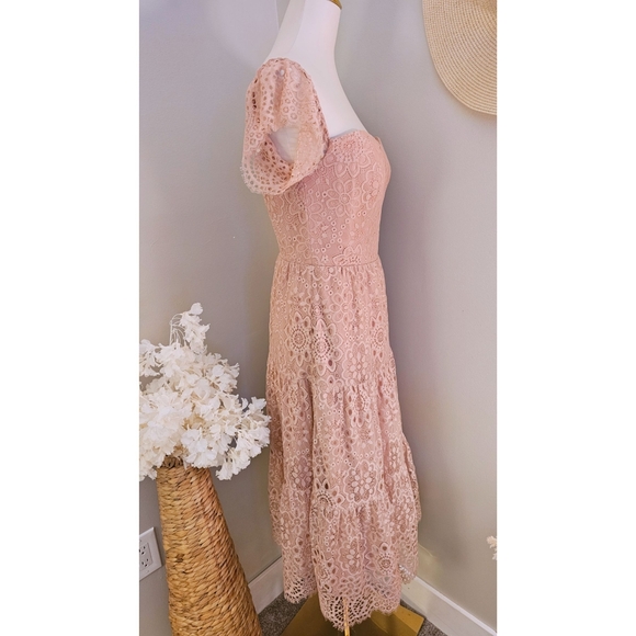 Dress The Population Blush Pink Lace Eyelets Tiered Short Sleeves Midi Dress - Picture 5 of 10